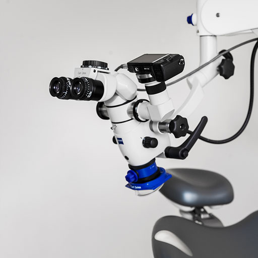 Mikroskop stomatologiczny Zeiss w gabinecie DentMedica